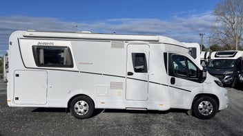 2017 Dethleffs Globebus T7 - rear island bed