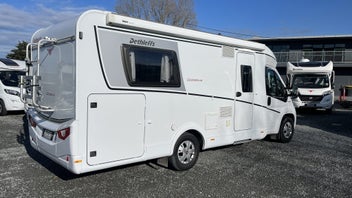 2017 Dethleffs Globebus T7 - rear island bed photo 2