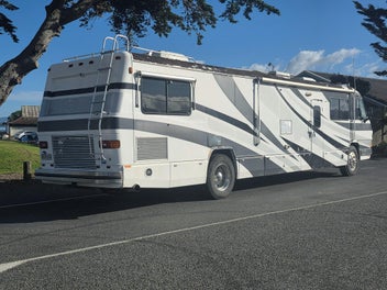 Live in or tour the country photo 2