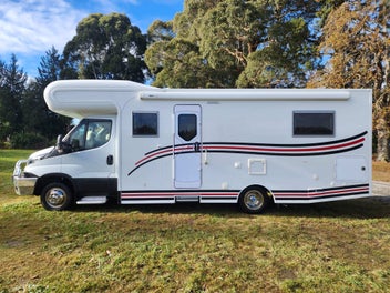 2019 Iveco Daily 50-210 - 6-Berth photo 2