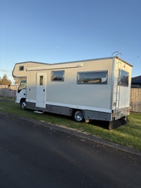 Isuzu Motohome photo 2