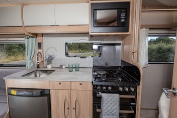 2025 Auto-Trail Imala 730 - 4 Berth photo 2