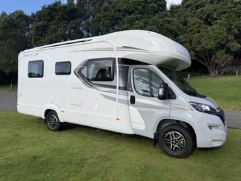Auto-Trail Imala 730 2 Berth photo 2