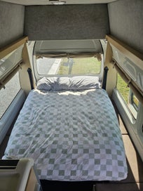 Toyota Hiace Campervan 4 Berth Self Contained photo 2