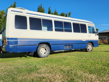 1990 Toyota Coaster photo 2