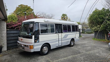 1994 Isuzu Journey 6m Motor Home photo 1