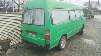 97 Hiace Campervan Diesel Auto Solar Fridge Self C photo 2