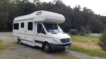 2010 Mercedes photo 1