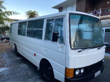 Nissan Civilian 1989 photo 1