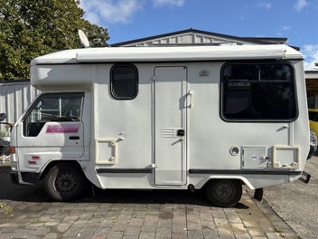 1995 Toyata Hiace Motorhome - Diesel, Solar, photo 2