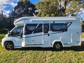 2020 Benimar Mileo 286 - 4-Berth photo 2