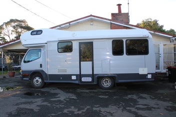 2005 Mitsubishi Canter photo 2