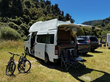 2014 Toyota Hiace 4 berth KEA Voyager photo 2