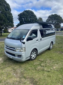 High Top Toyota Hiace photo 1